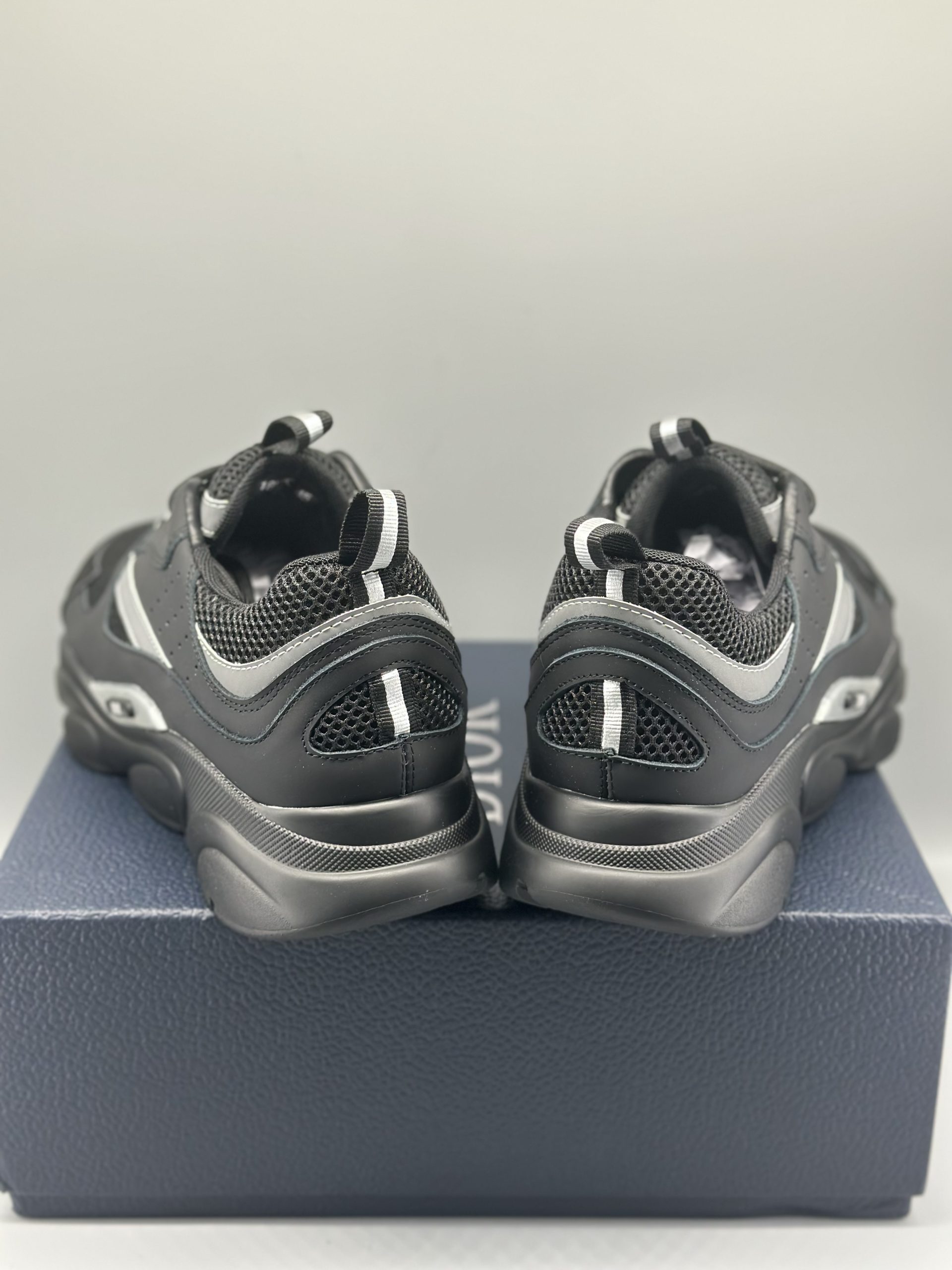 Di* B22 Black Silver