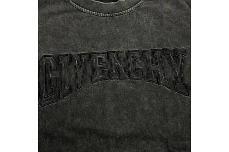 GIVENCHY T-SHIRT