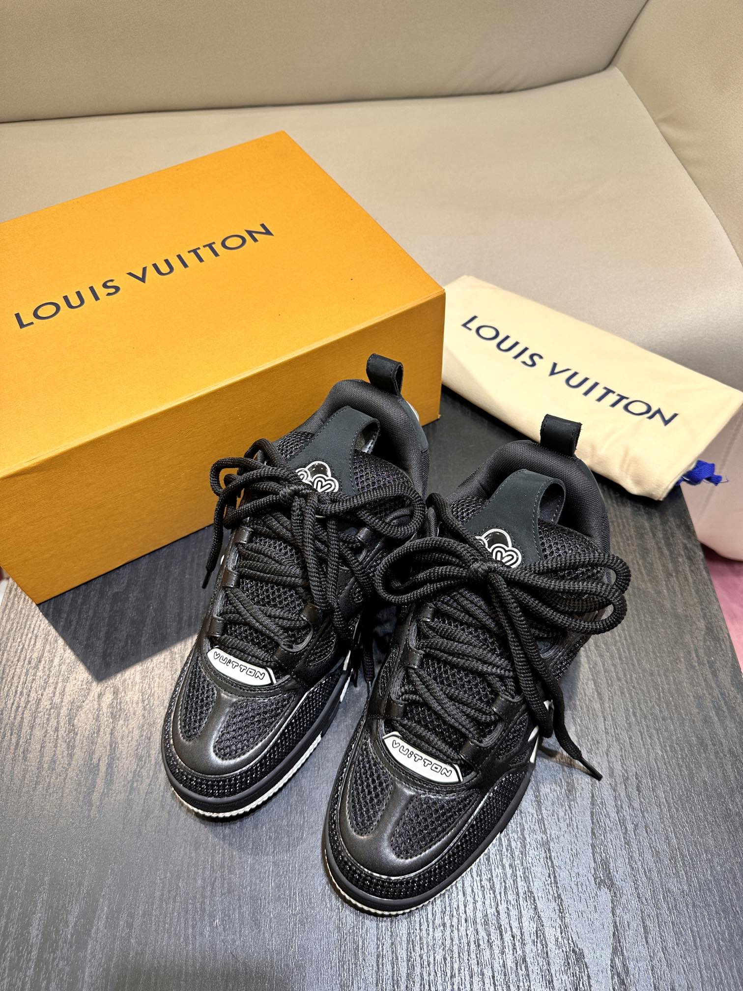 LOUI VUITTO LOW-TOP SNEAKER