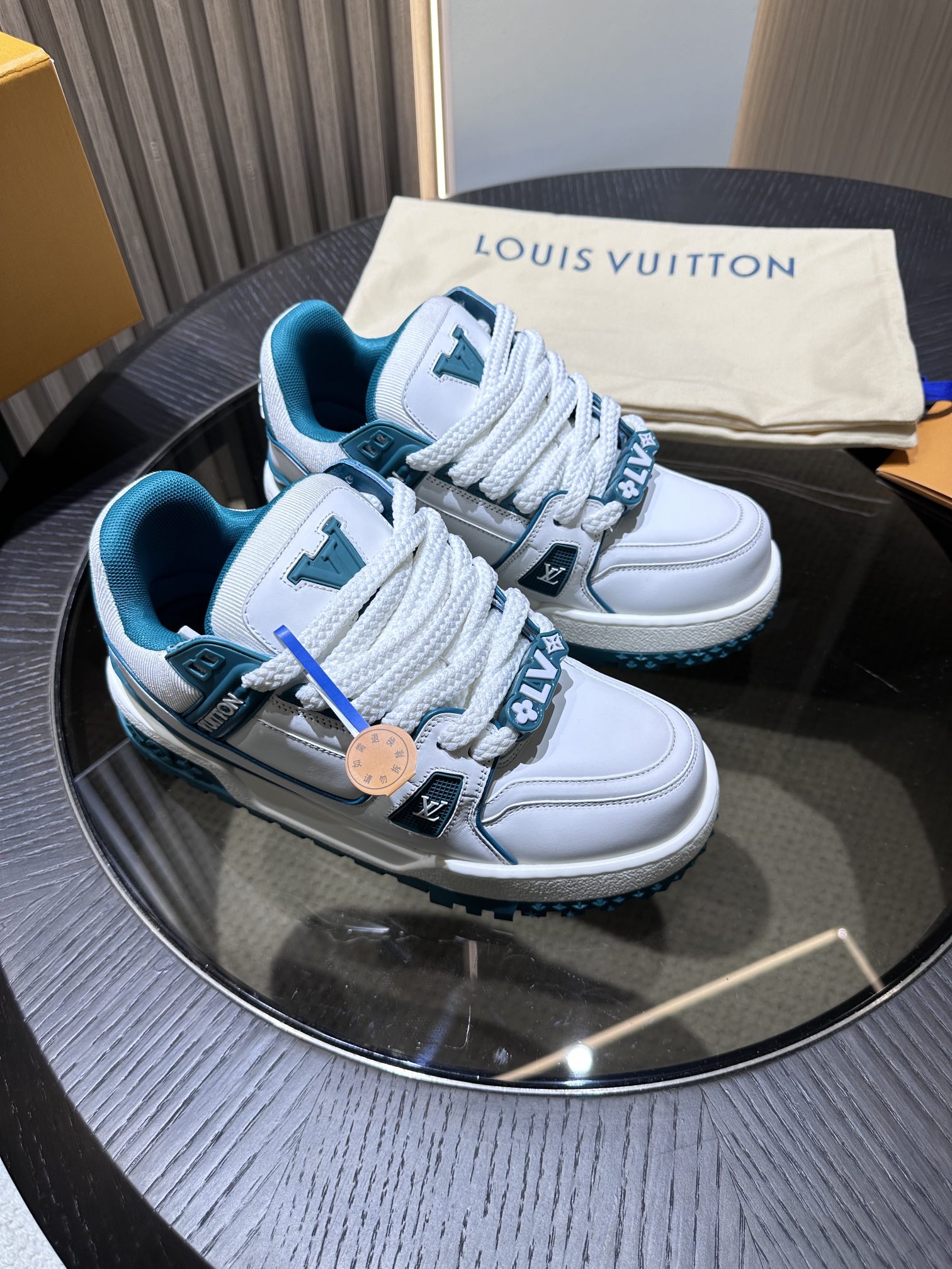 LOUI VUITTO LOW-TOP SNEAKER